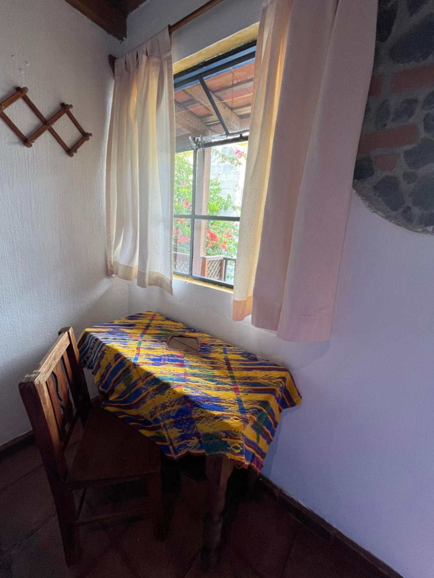 Yellow House Hostel B&B Antigua Dış mekan fotoğraf